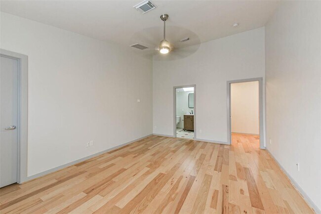 Building Photo - 2804 Jackson St