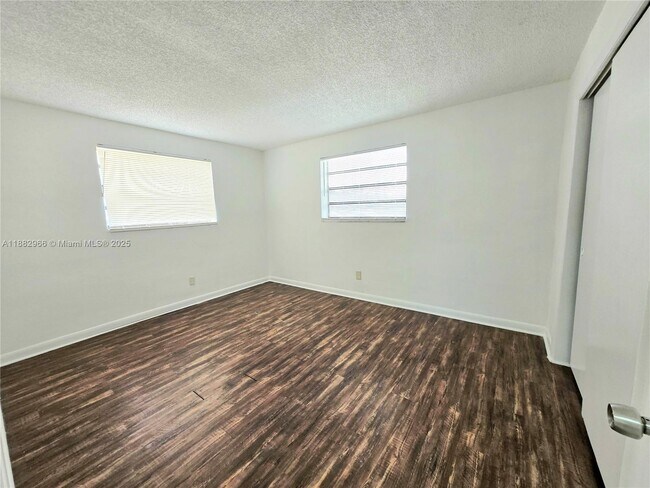 Building Photo - 3770 SW 59th Ave