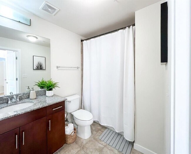 Building Photo - 360 Nueces St