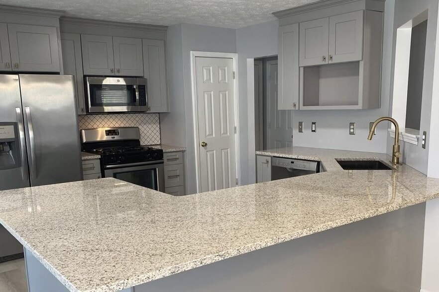 Building Photo - 2860 Golden Club Bend