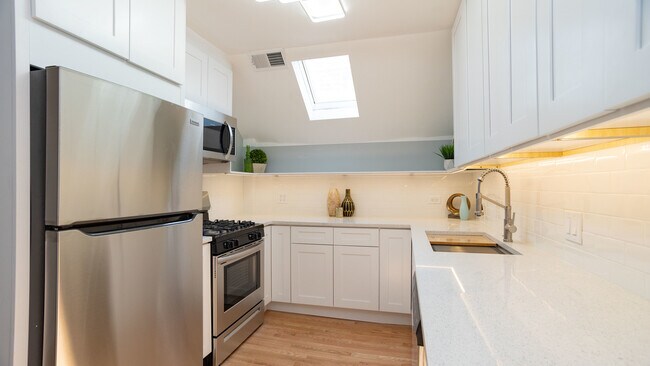 Building Photo - 3729 N Clifton Ave