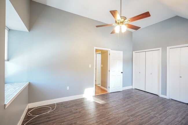 Building Photo - 40 Spring Cove Rd