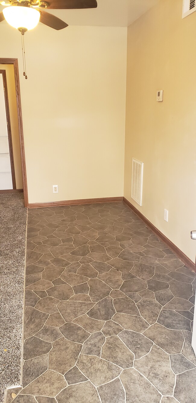 Dining area - 449 S Leonine Rd