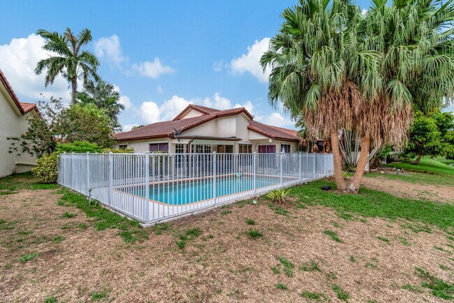 Building Photo - 7883 Villa Nova Dr N