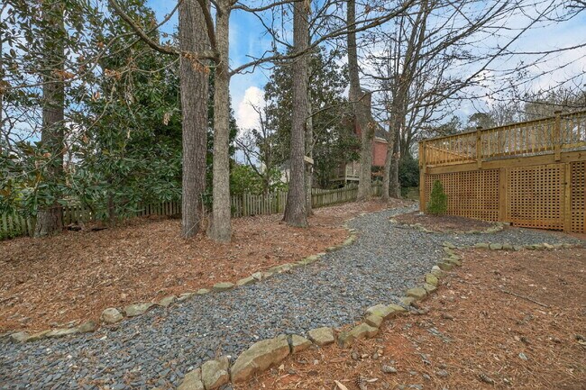 Building Photo - Great home in highly desired Brookstone Subdivision with Cobb County Schools.
