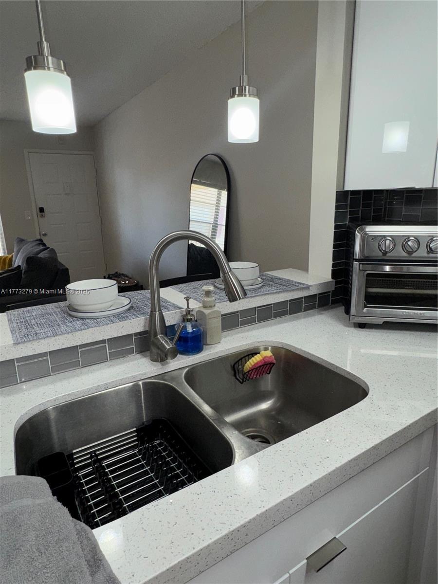SO FLO Real Estate Group 3586 N University Dr # U-6 CORAL SPRINGS, FL - 3586 N University Dr