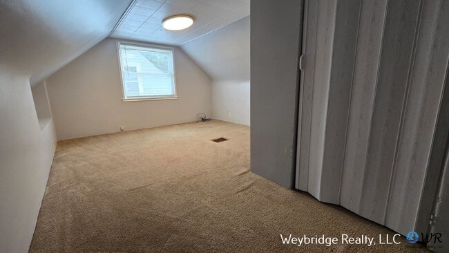 Building Photo - Conveniently Located 2 Bedroom 1 Bath Hous...