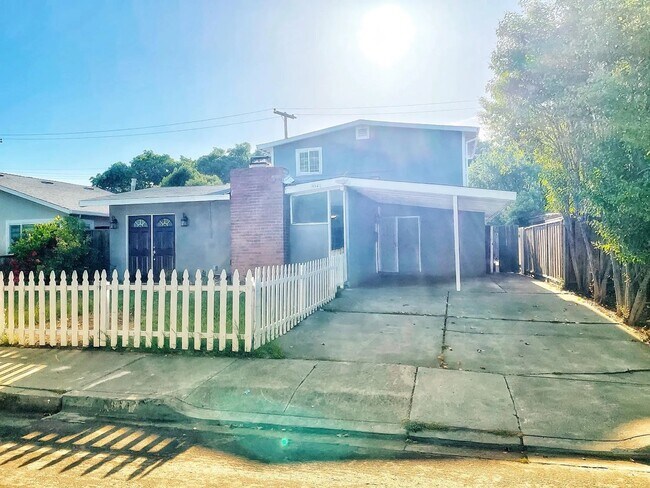 Building Photo - 664 Hamilton Ln