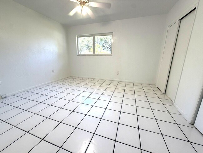 Building Photo - 115 Bentley Dr