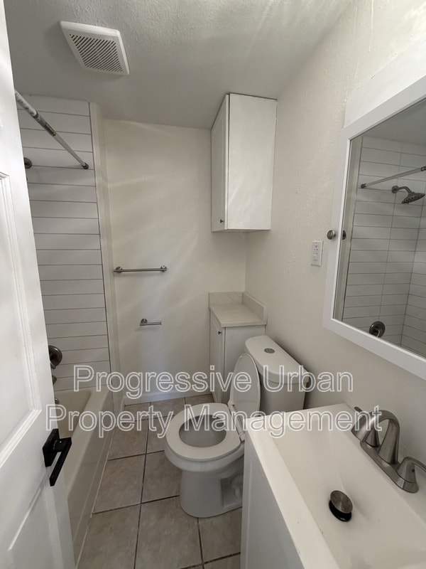 Building Photo - 4345 W 48th St