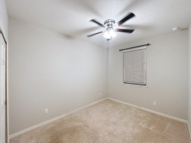 Building Photo - 1077 Amber Leaf Trl