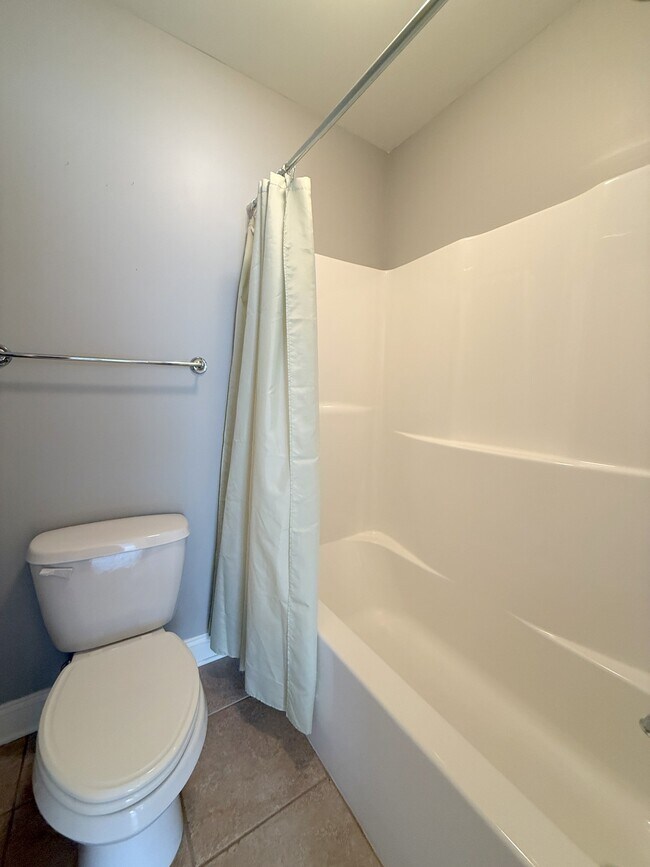 Building Photo - 118 Crystal Lake Dr