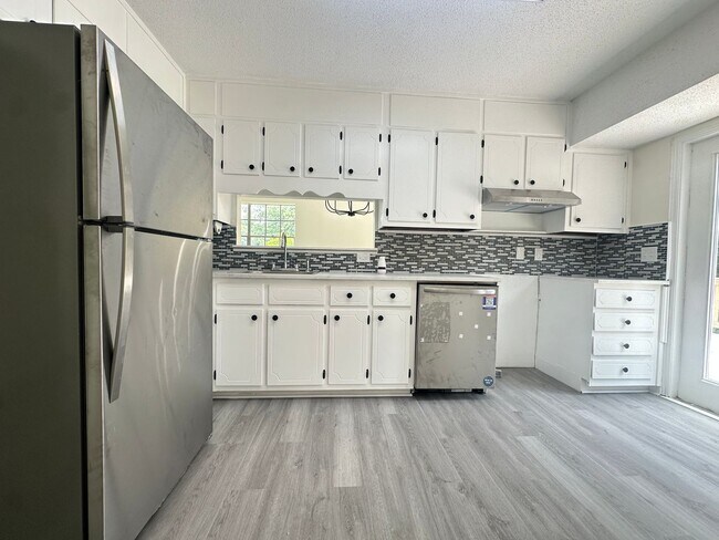 Building Photo - Home for rent in Gardendale