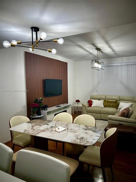 Building Photo - 1111 Sorrento Dr