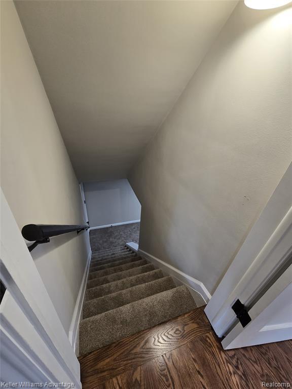 Building Photo - 6951 Lee Crest Dr