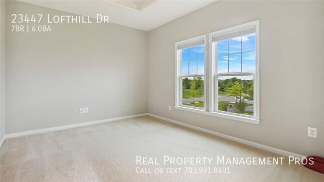 Building Photo - Beautifully Maintained 7 Bedroom 6 Bath Ho...