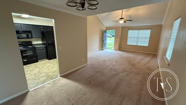Building Photo - SPRING MOVE-IN SPECIAL AND RATE DROP ALERT...