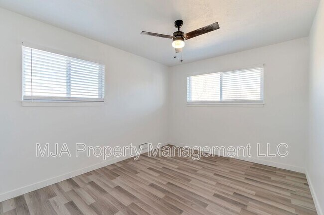 Building Photo - 2642-2642 S 800 E