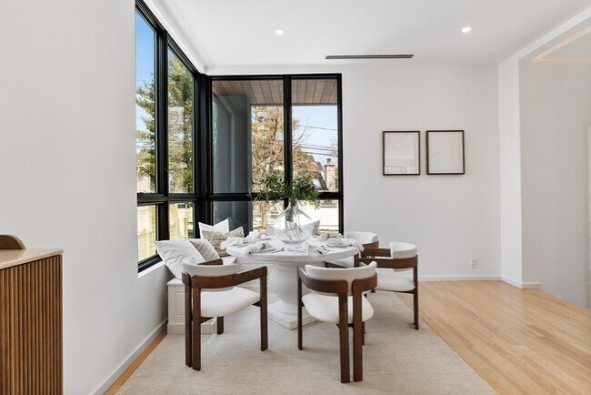 Building Photo - 90 Auburndale Ave