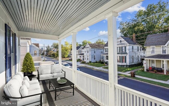 Building Photo - 817 Locust St