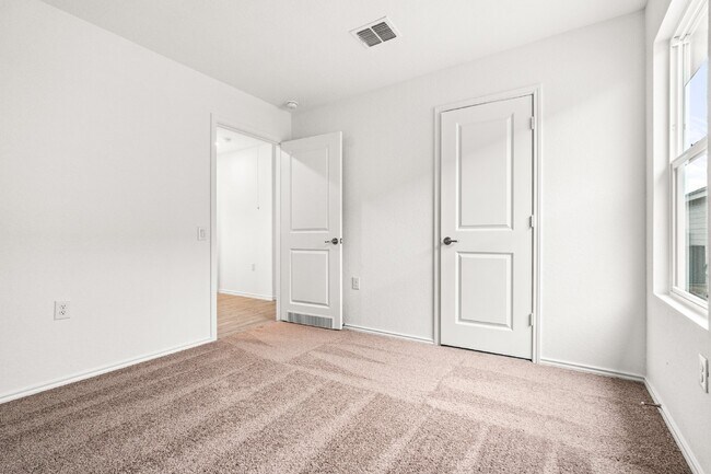 Building Photo - 907 Stricker Path