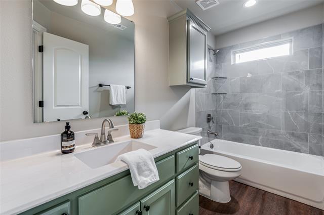 Building Photo - 2208 N Hickory St