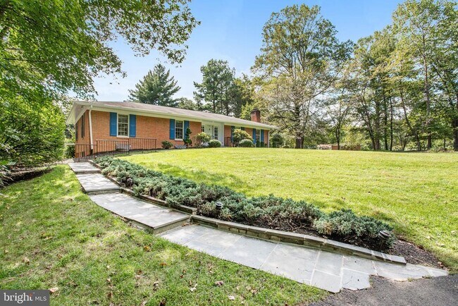 Building Photo - 9801 Orchid Cir