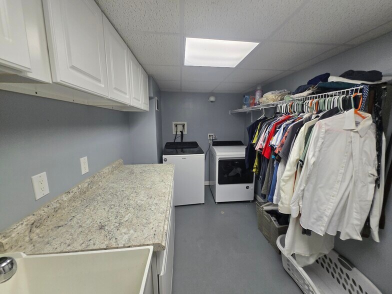 Building Photo - 929 Weninger Cir