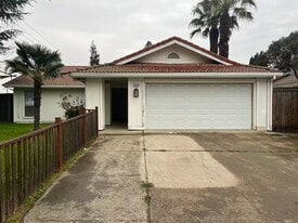 Building Photo - 2825 Woodland Ave