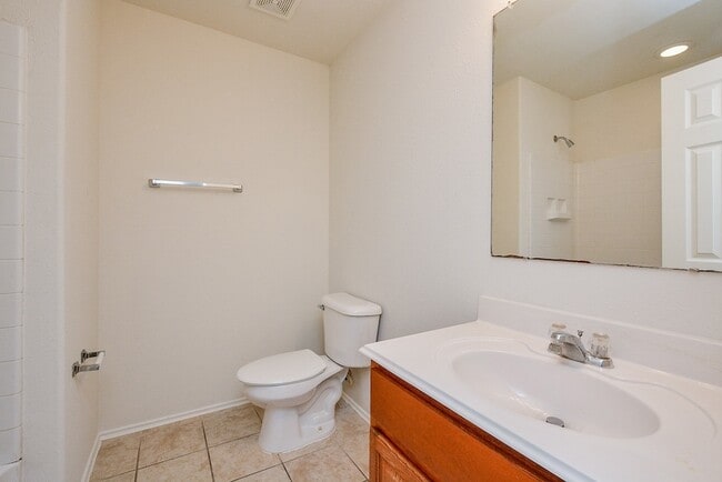 Building Photo - 18326 Thicket Grove Rd