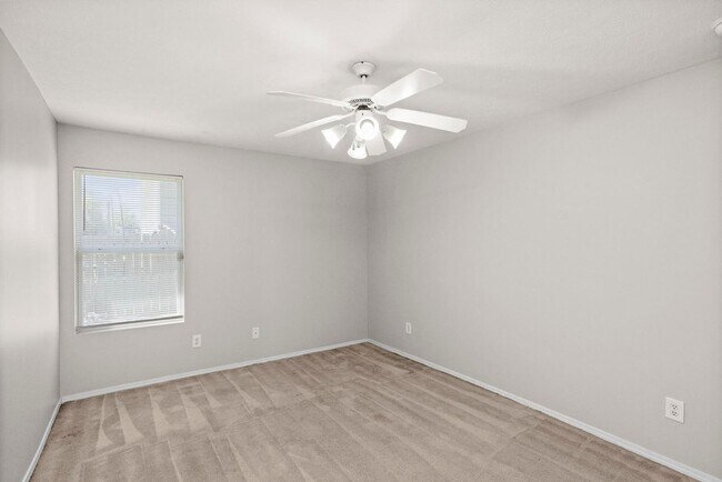Building Photo - 5248 Sunsail Dr