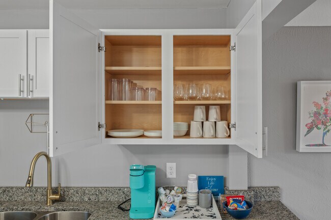 Building Photo - 248 Ruth St N