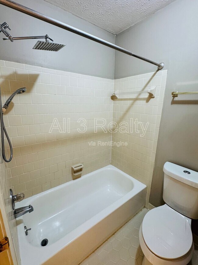 Building Photo - 6008 Woodrun Ct