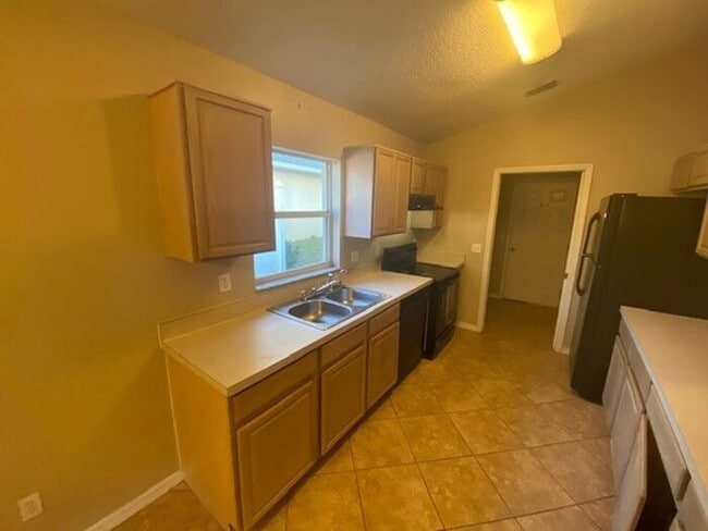 Building Photo - Magnolia Oaks Ridge in Apopka