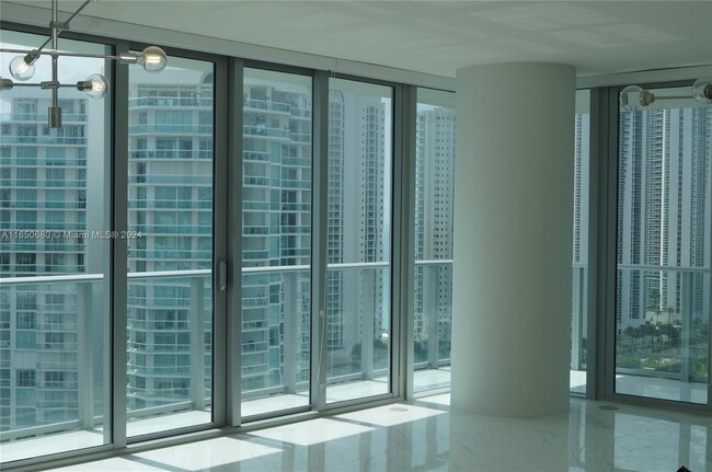 Building Photo - 300 Sunny Isles Blvd