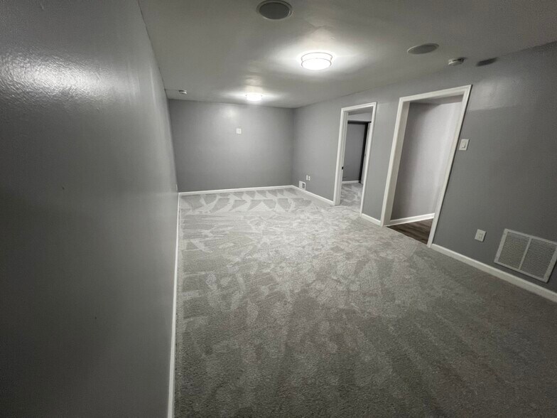 Building Photo - 2317 Glenmore Terrace