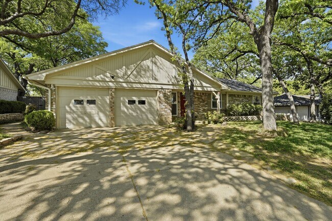 Building Photo - Amazing in Arlington