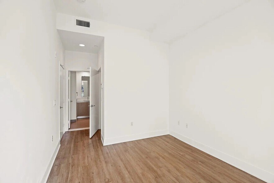 Building Photo - 5308 Sepulveda Blvd