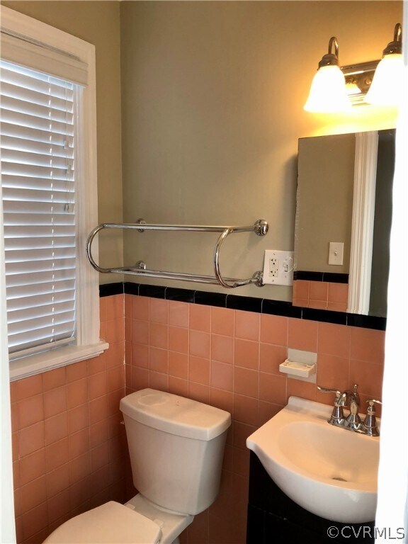 Building Photo - 208 Woodlawn Ave