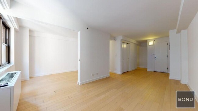 Primary Photo - 222 E 39th St