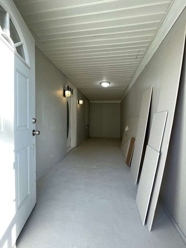 Building Photo - Newly Renovated 3 Bed, 1.5 Bath in Fairview!