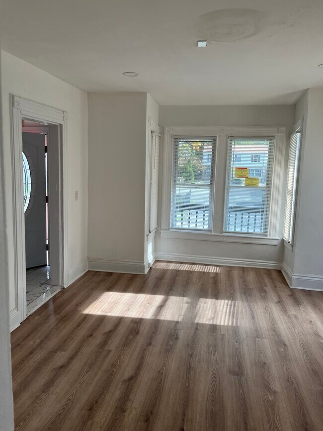 Livingroom - 199 N Clinton St