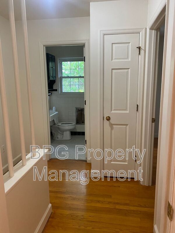 Building Photo - 307 Wintergreen Ave