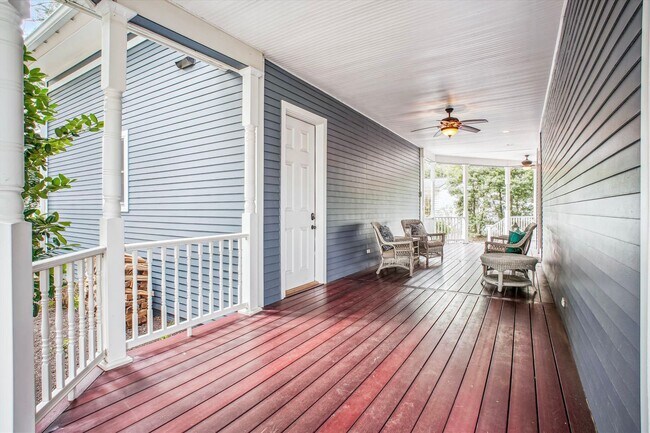 Building Photo - Stunning and Spacious Single Family Home S...