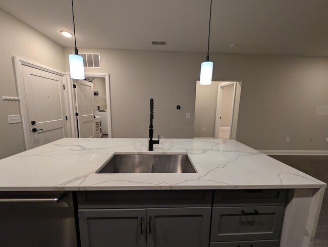 Building Photo - 751 N 6th St