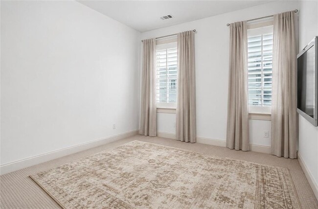Building Photo - 2500 Skyland Dr NE