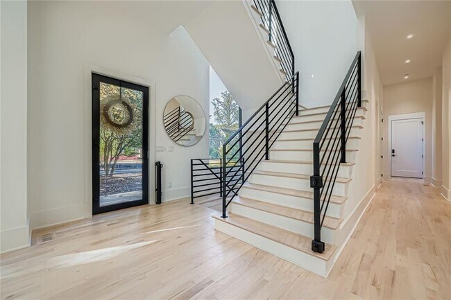 Building Photo - 1223 Mayfair Dr NE