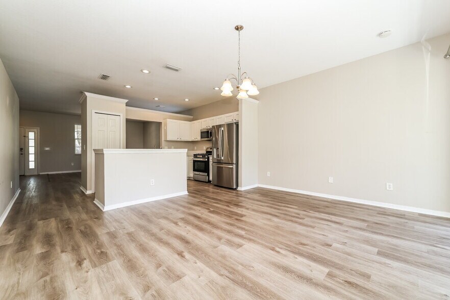 Building Photo - 6707 Cambridge Park Dr