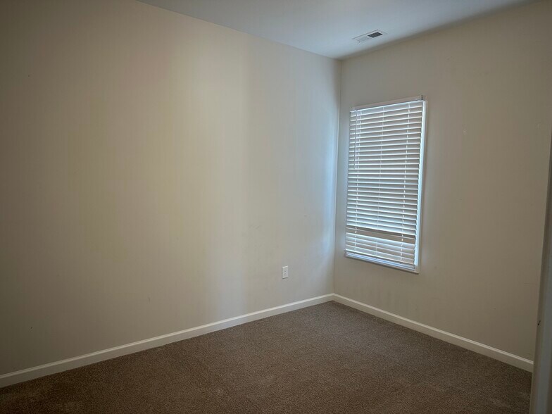 Building Photo - 38 Knotts Berry Rd