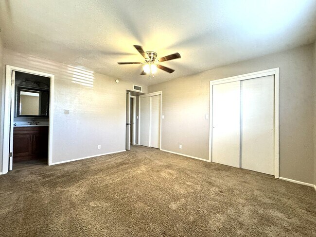 Building Photo - BEAUTIFUL 2 BEDROOM IN DREAMLAND VILLAS 55...